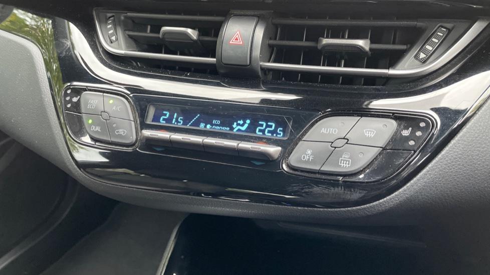 Dual Zone Climate Control 