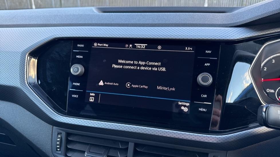 Apple Car Play & Android Auto