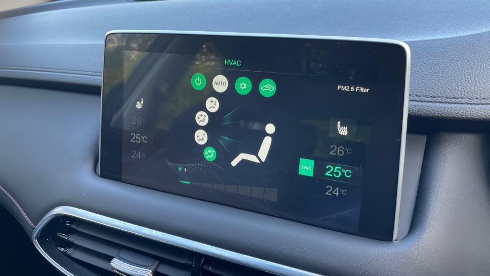 Dual Zone Climate Control 