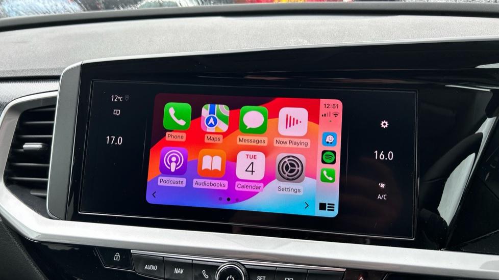 Apple Car Play & Android Auto