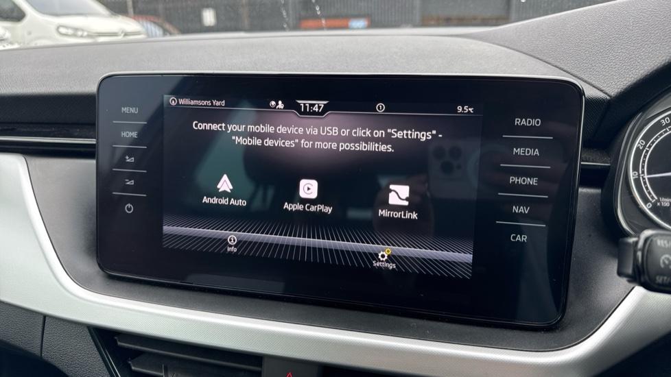 Apple Car Play & Android Auto