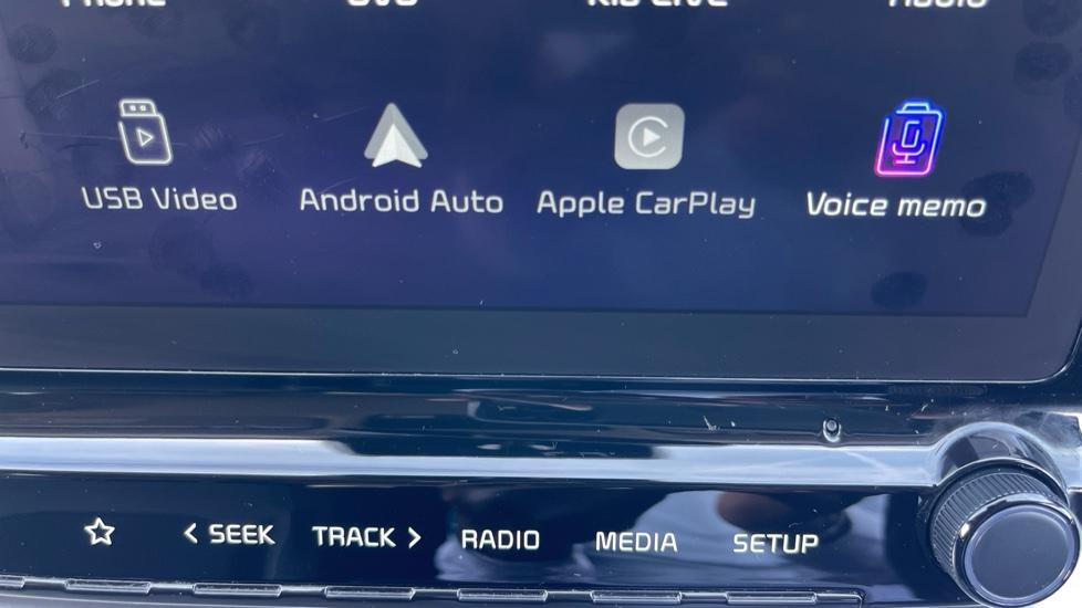 Apple Car Play & Android Auto