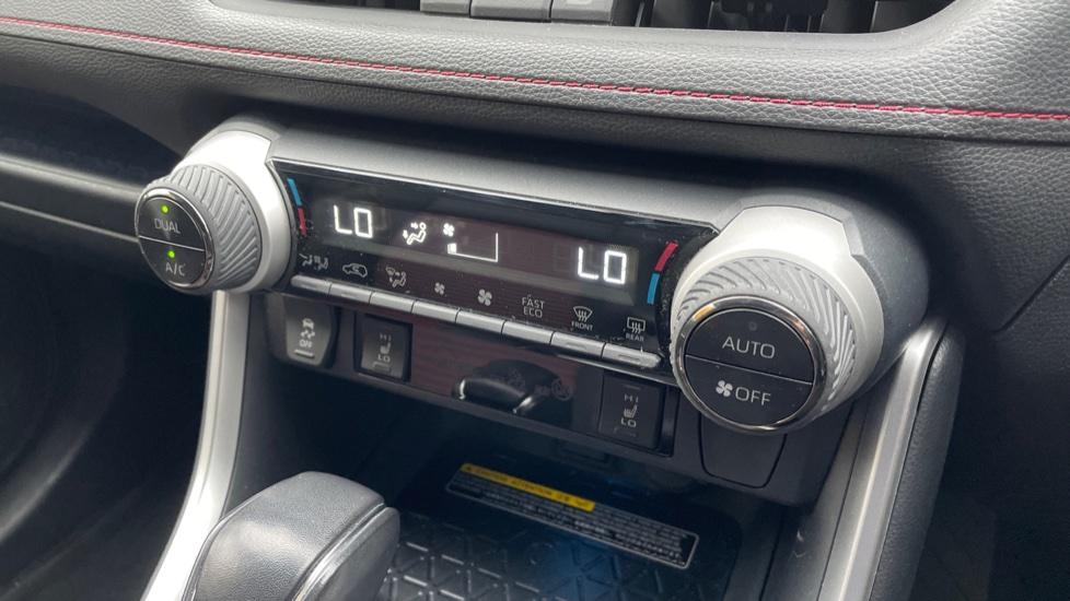 Dual Zone Climate Control 