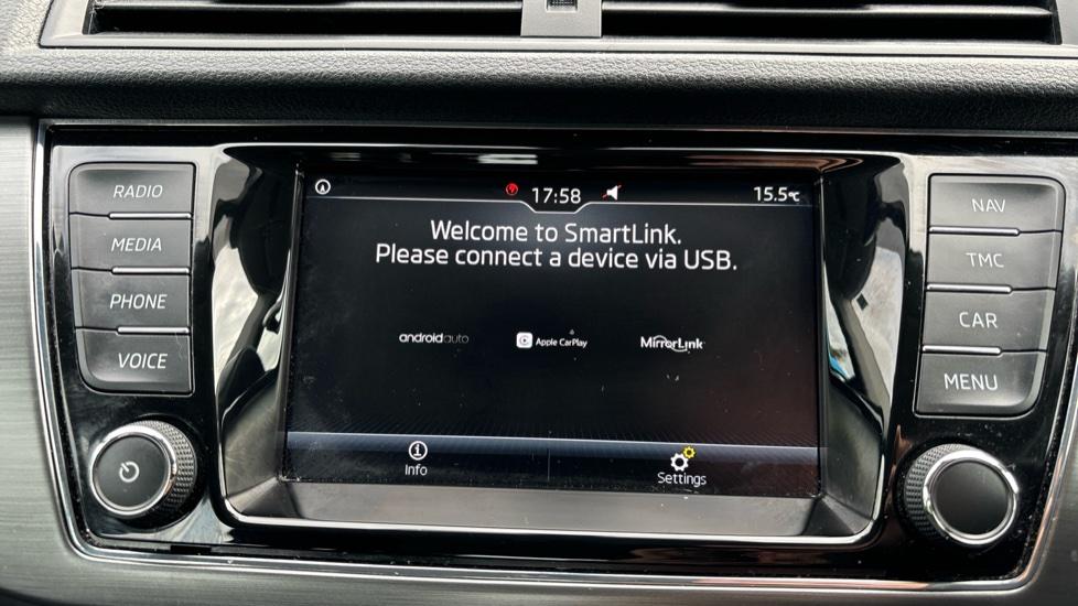 Apple Car Play & Android Auto