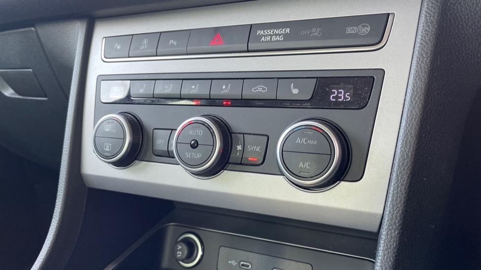 Dual Zone Climate Control 