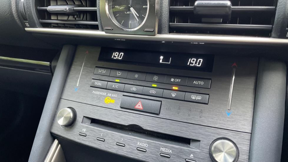 Dual Zone Climate Control 