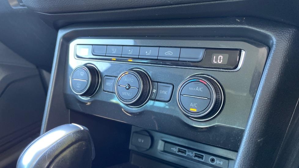 Dual Zone Climate Control 