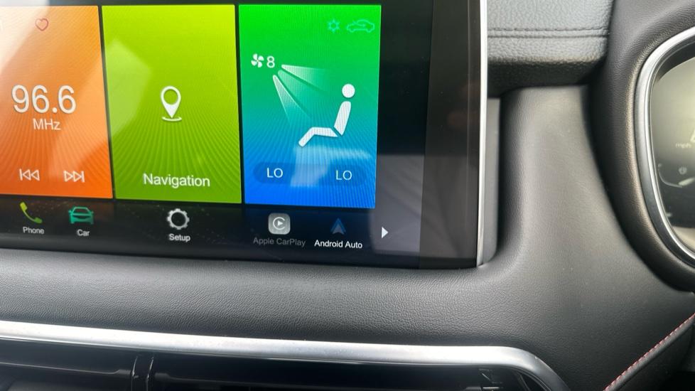 Apple Car Play & Android Auto