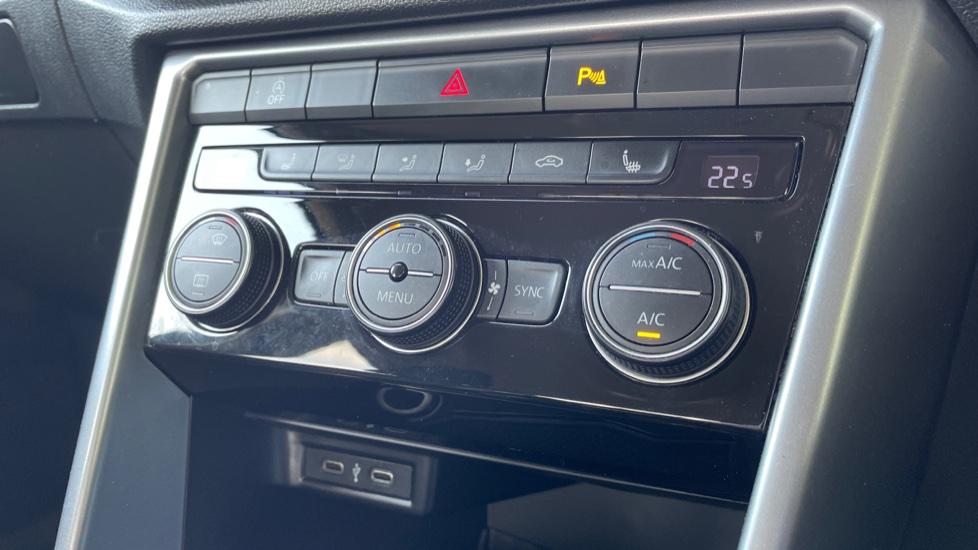 Dual Zone Climate Control 