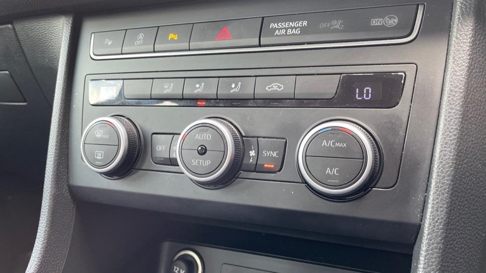 Dual Zone Climate Control 