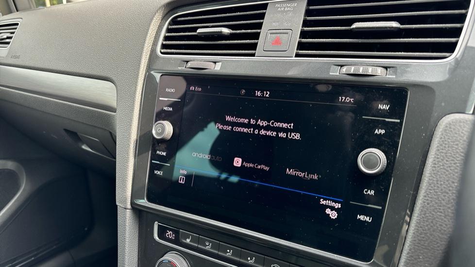 Apple Car Play & Android Auto