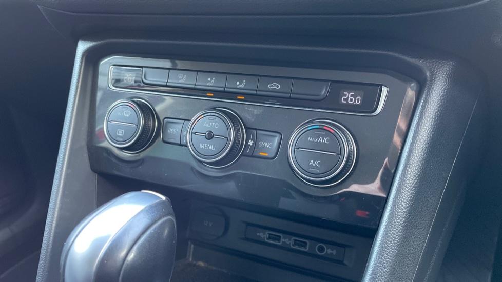 Dual Zone Climate Control 