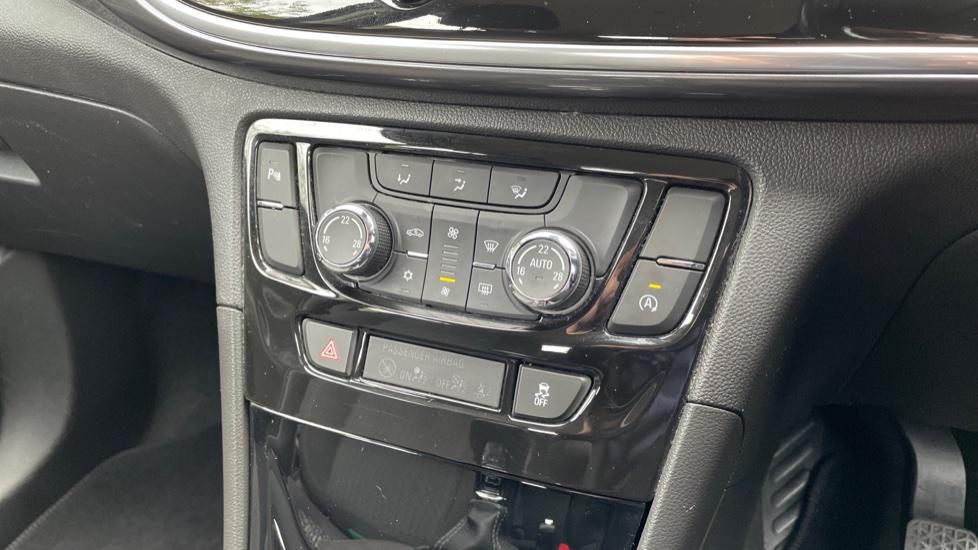 Dual Zone Climate Control 