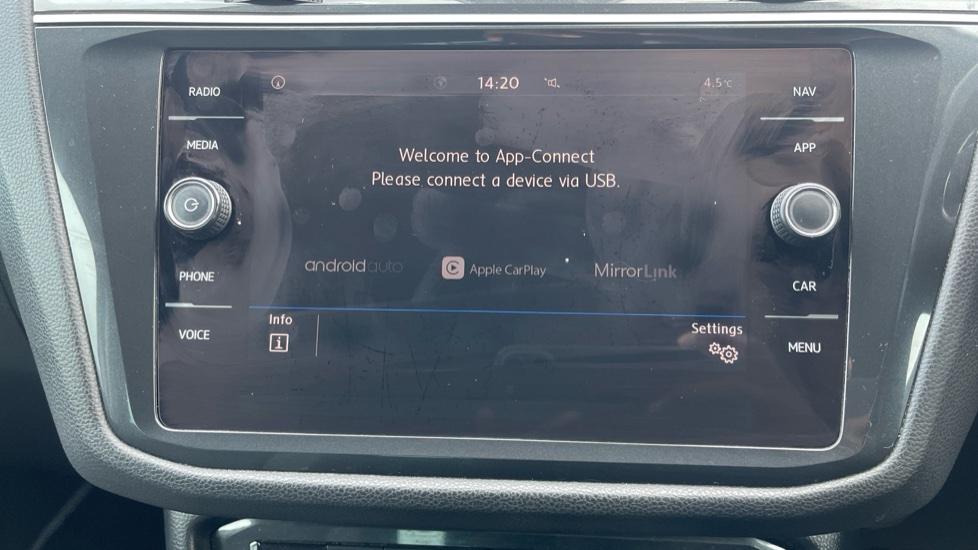 Apple Car Play & Android Auto