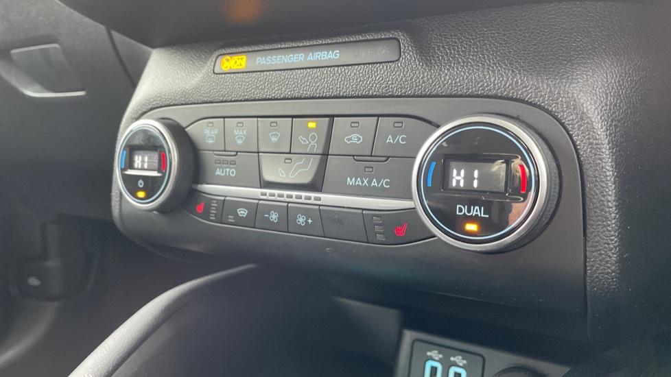 Dual Zone Climate Control 