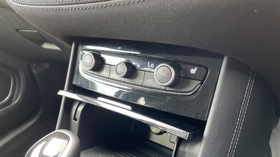 Dual Zone Climate Control 