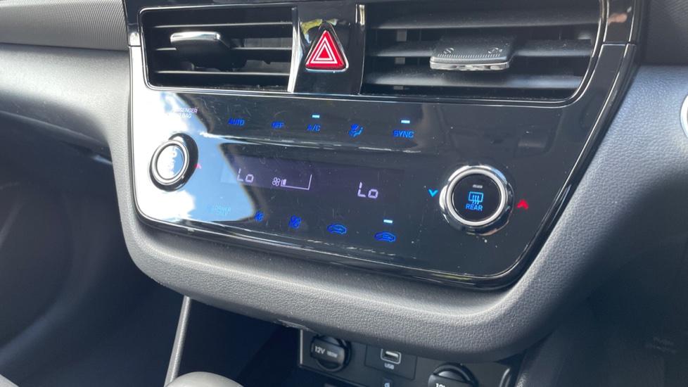 Dual Zone Climate Control 