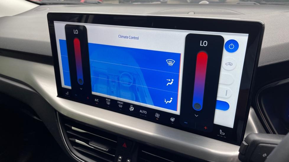 Dual Zone Climate Control 