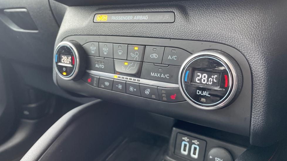 Dual Zone Climate Control 