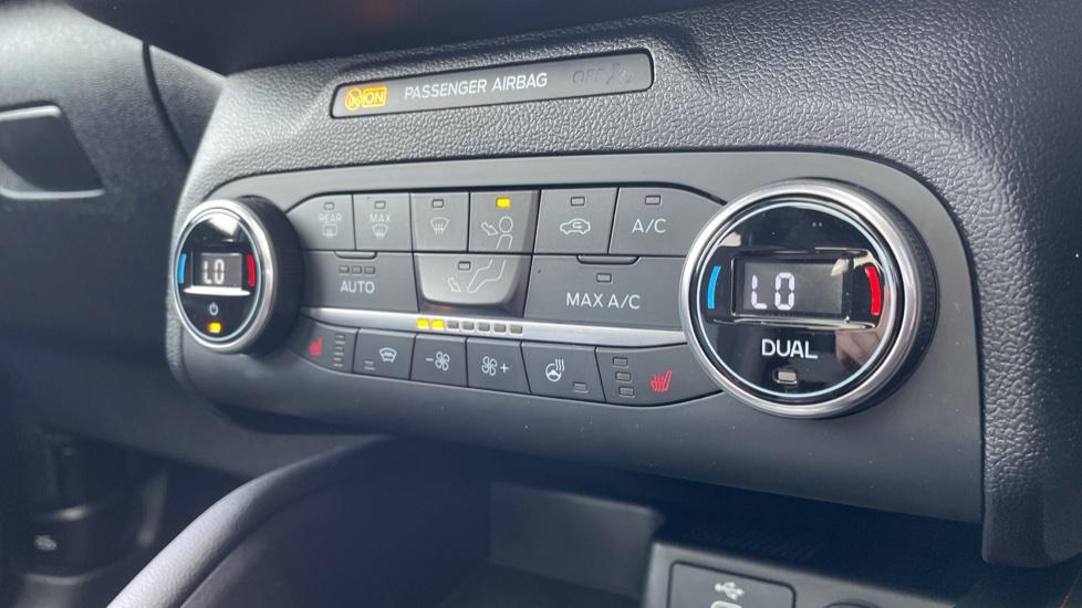 Dual Zone Climate Control 