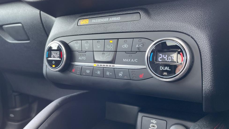 Dual Zone Climate Control 