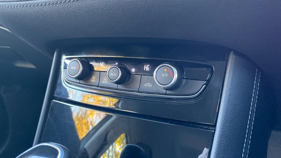 Dual Zone Climate Control 