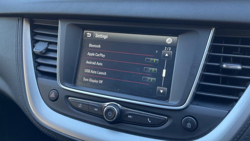 Apple Car Play & Android Auto