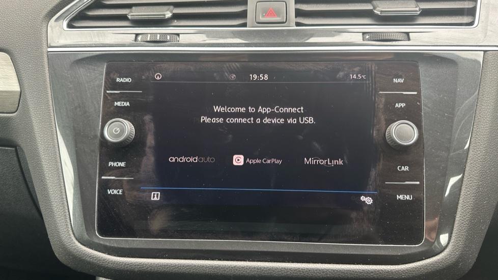 Apple Car Play & Android Auto