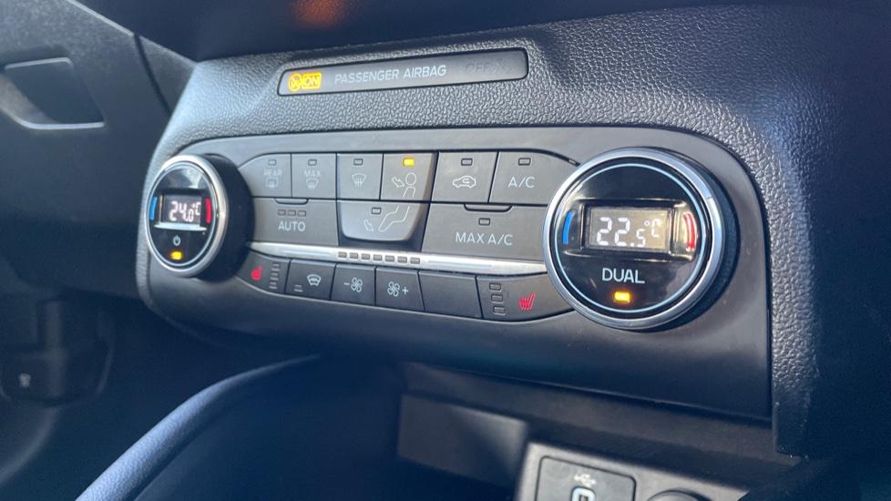 Dual Zone Climate Control 