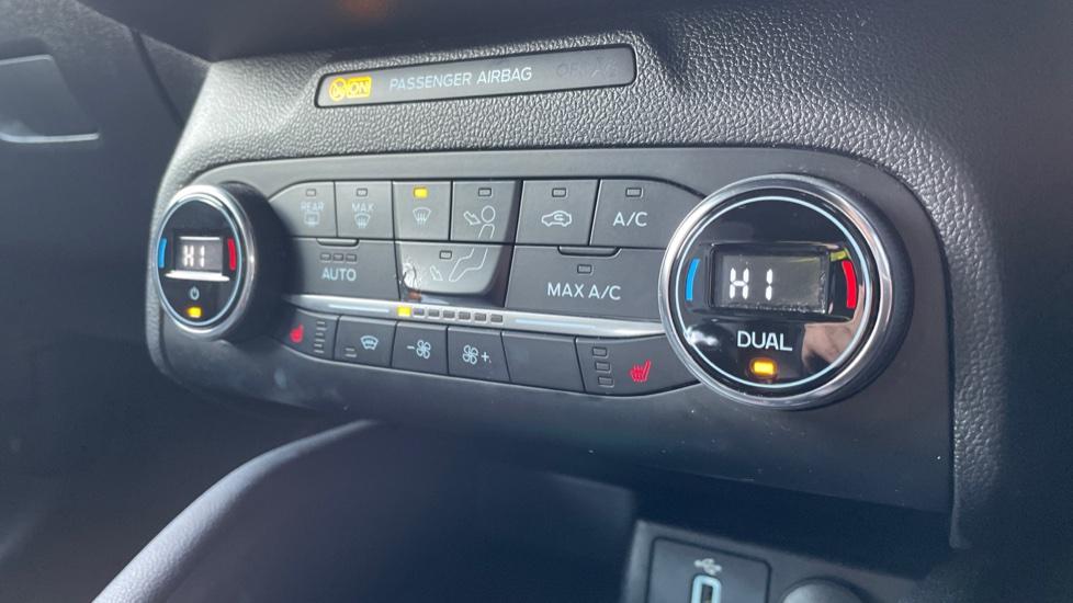 Dual Zone Climate Control 