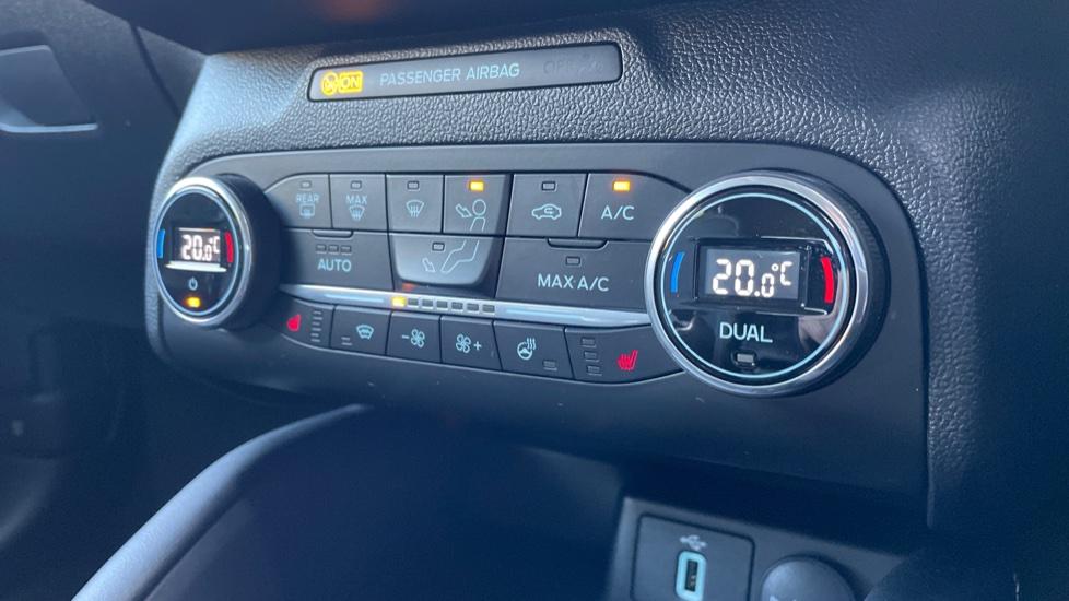 Dual Zone Climate Control 