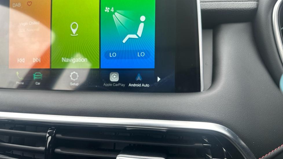 Apple Car Play & Android Auto