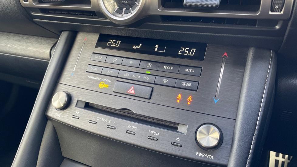 Dual Zone Climate Control 