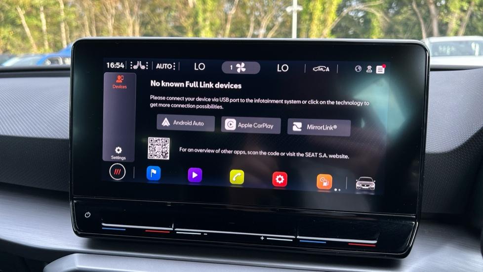 Apple Car Play & Android Auto