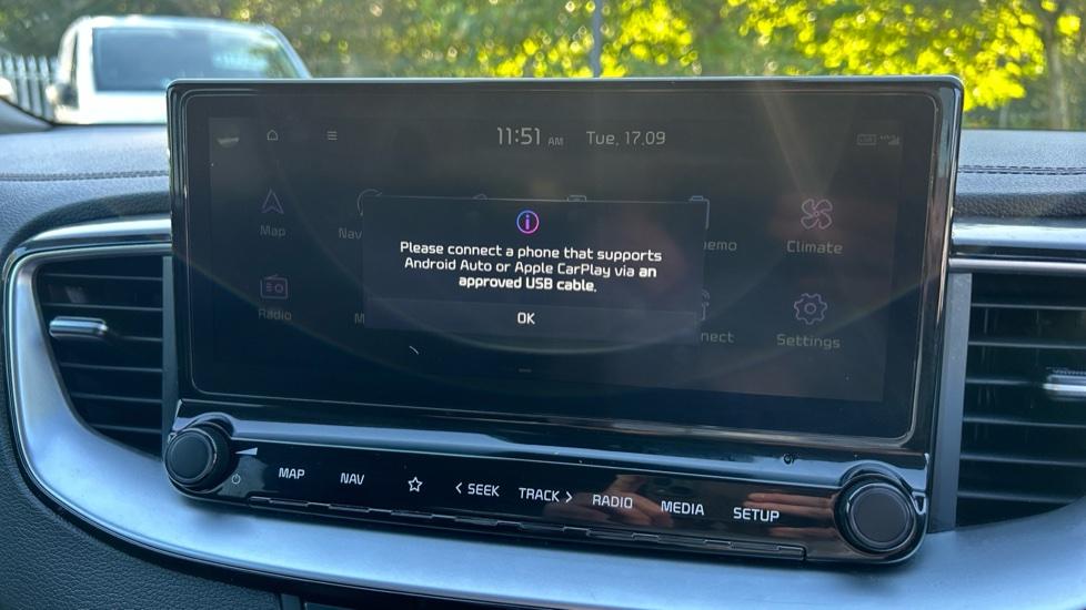 Apple Car Play & Android Auto