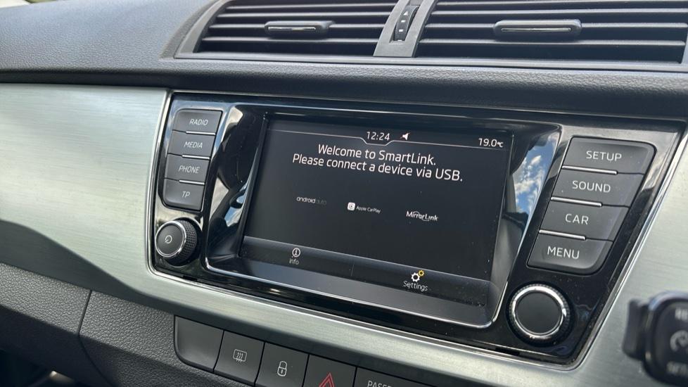 Apple Car Play & Android Auto