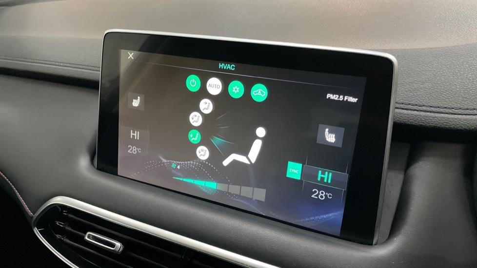 Dual Zone Climate Control 