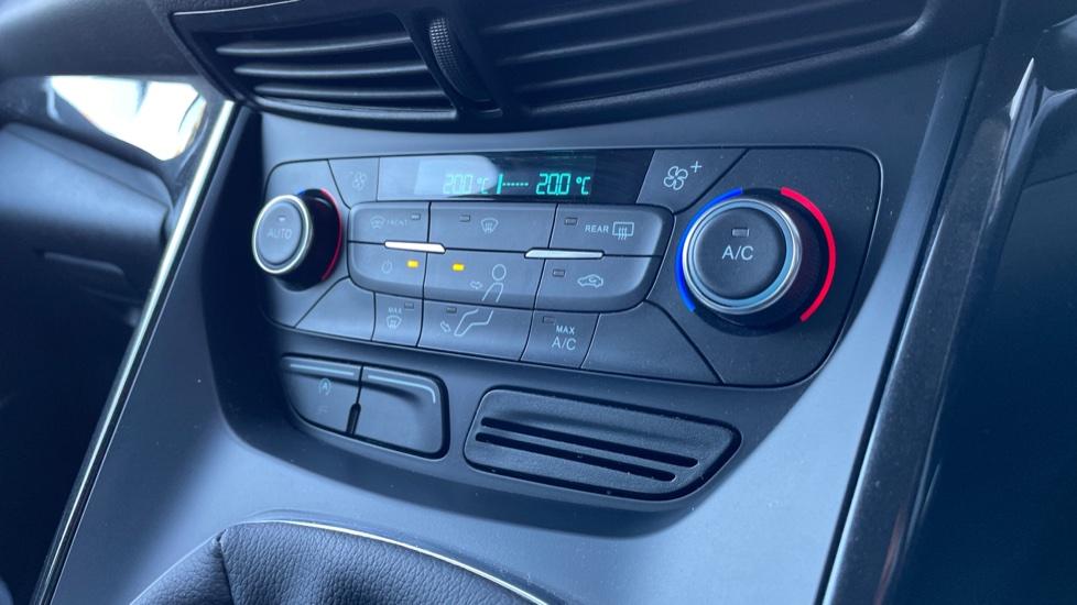 Dual Zone Climate Control 