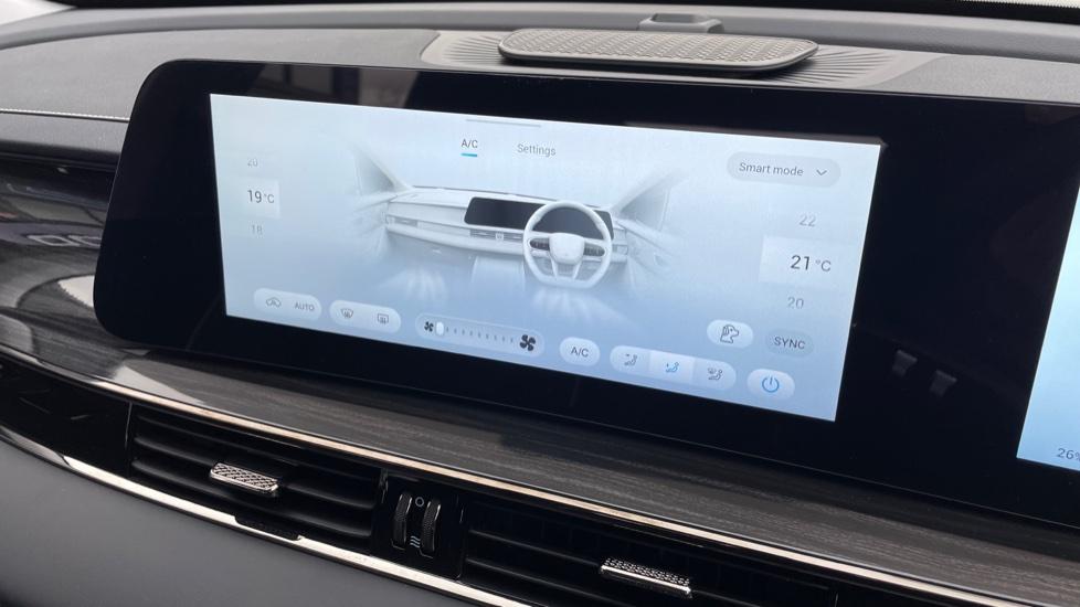 Dual Zone Climate Control 