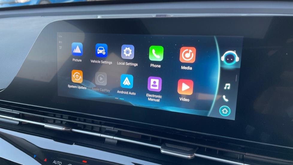 Apple Car Play & Android Auto