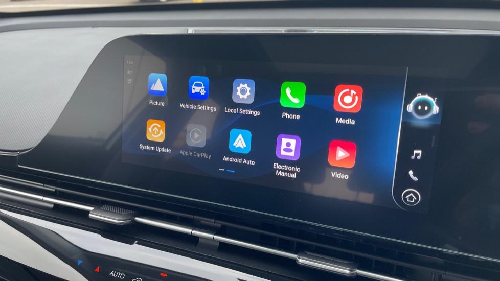 Apple Car Play & Android Auto