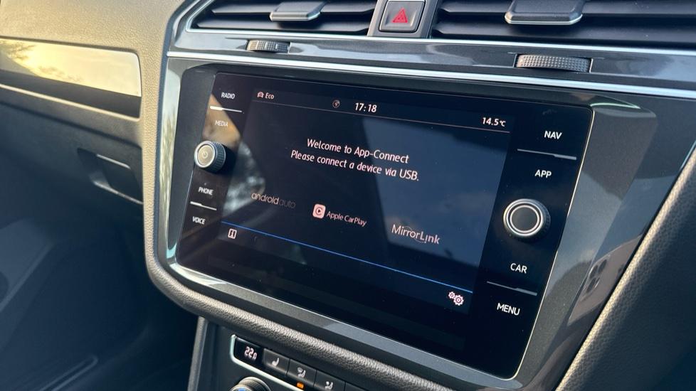 Apple Car Play & Android Auto