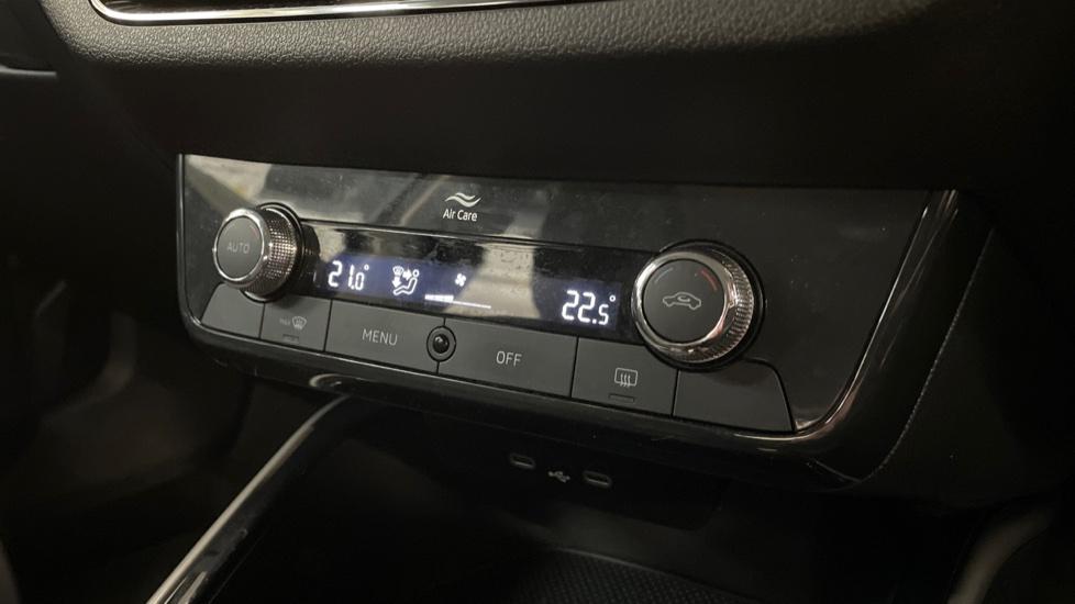 Dual Zone Climate Control 