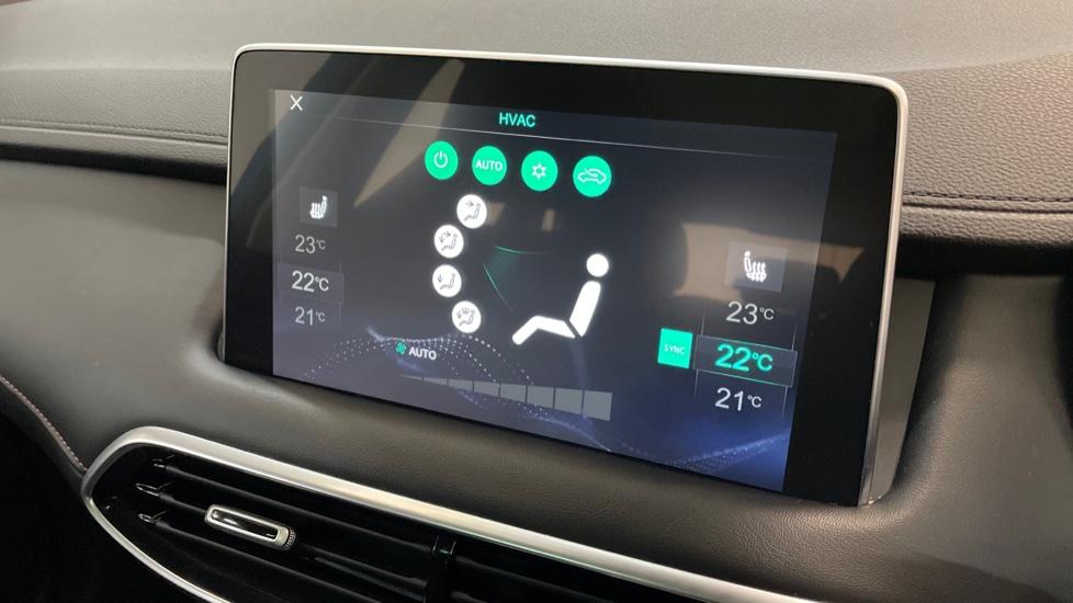 Dual Zone Climate Control 