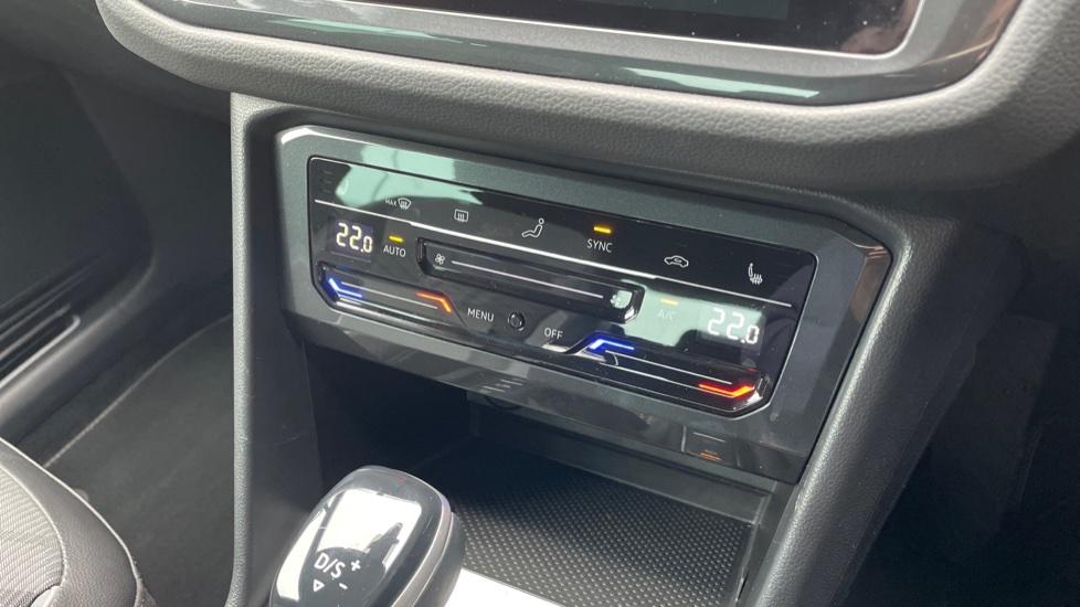 Dual Zone Climate Control 