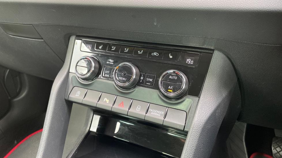 Dual Zone Climate Control 