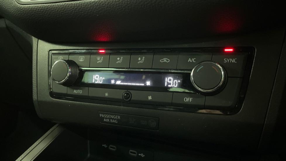 Dual Zone Climate Control 