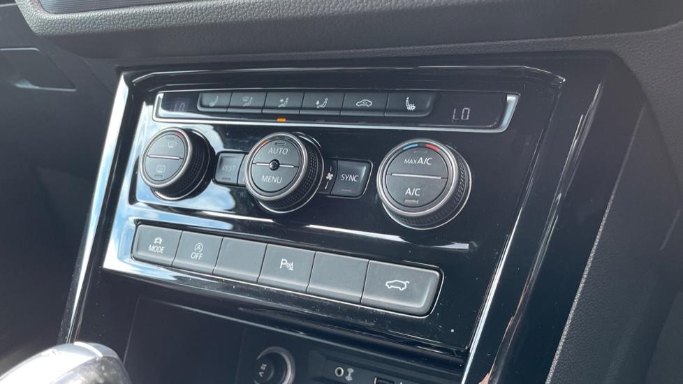 Dual Zone Climate Control 