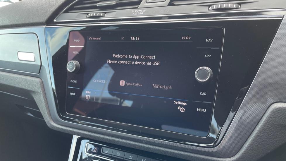 Apple Car Play & Android Auto