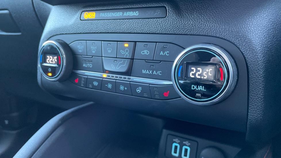 Dual Zone Climate Control 